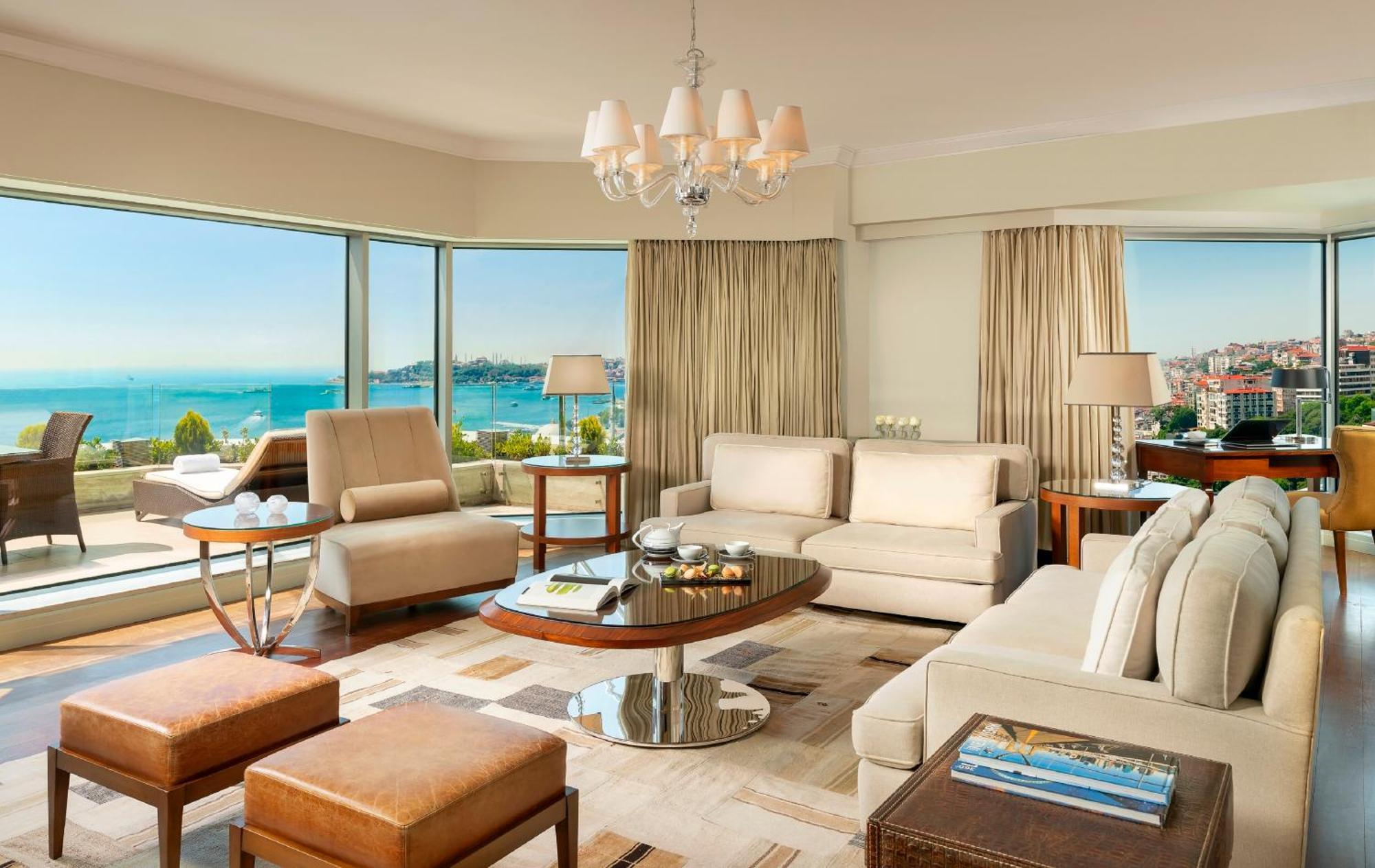 Swissotel The Bosphorus Istanbul Værelse billede A suite at the Four Seasons Hotel, Istanbul